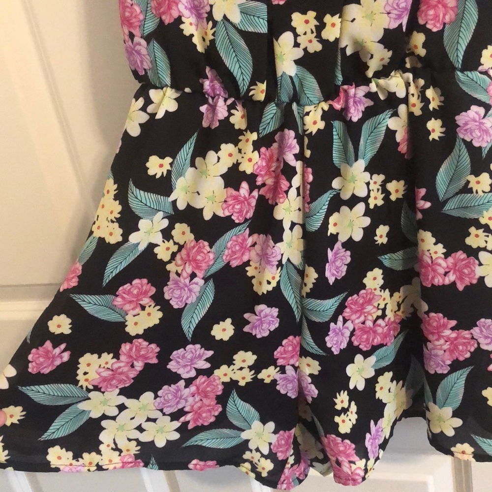 Floral Romper - Picture 4 of 4